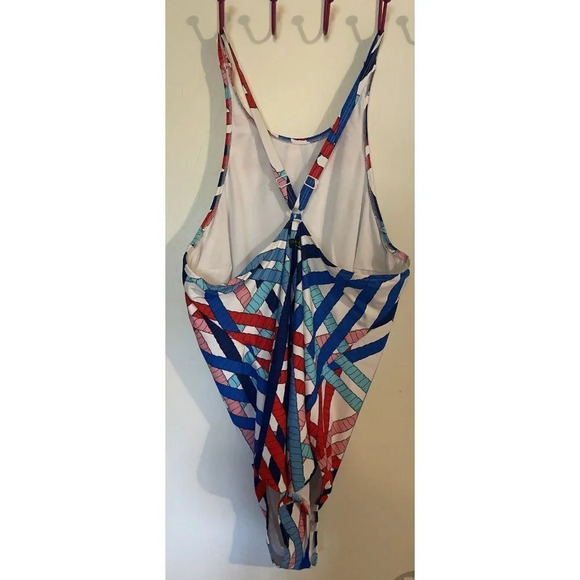 NEW Sonsie By Gracing GBM Swimsuit Geometric 22W Wire Adjustable Red White Blue - Picture 2 of 5